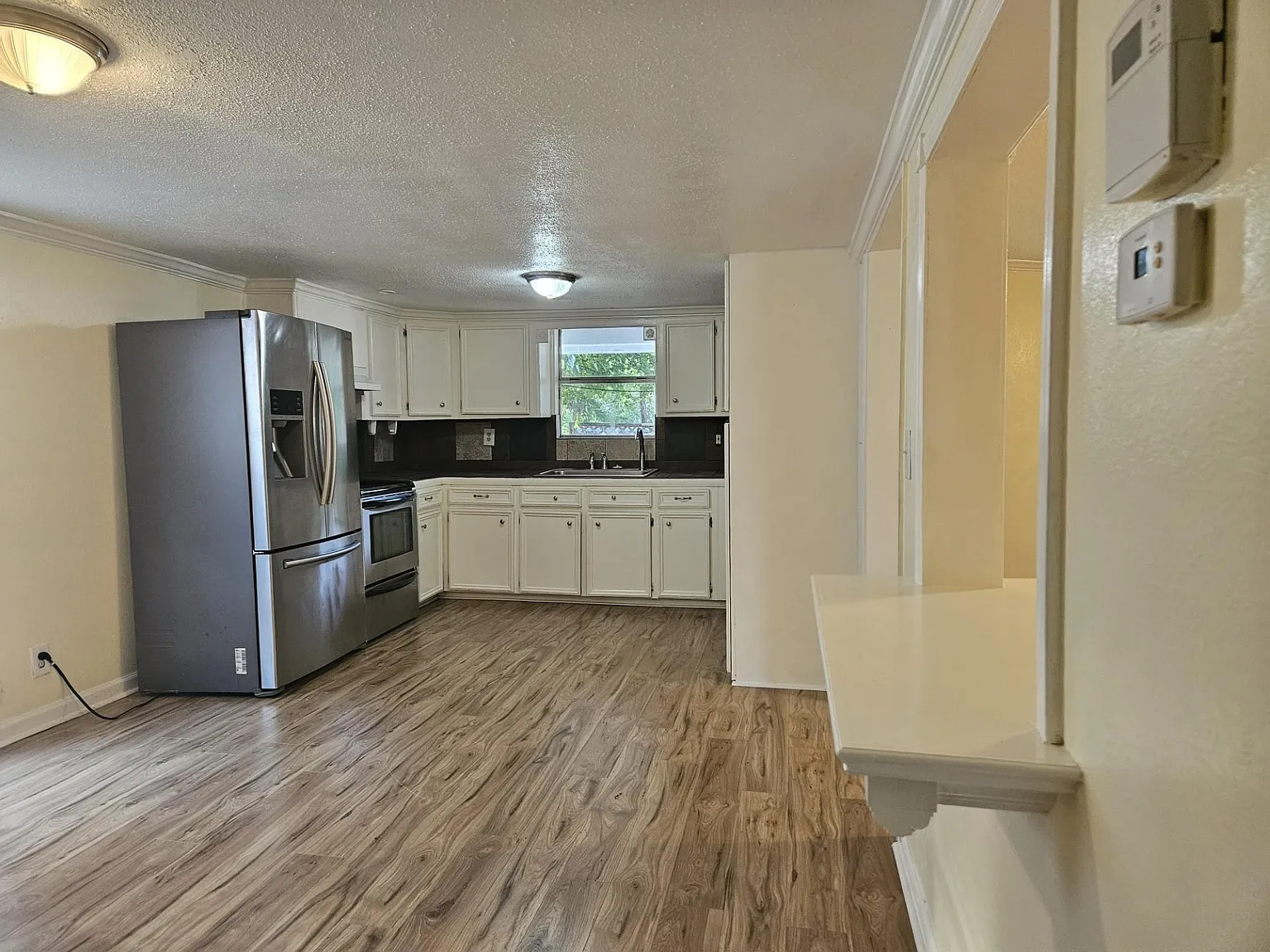 3 bed, 1.0 bath, 1272 sqft, $1,650 — Photo 4
