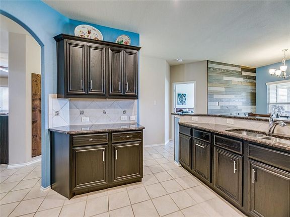 4th image of 3109 Oak Crest Dr