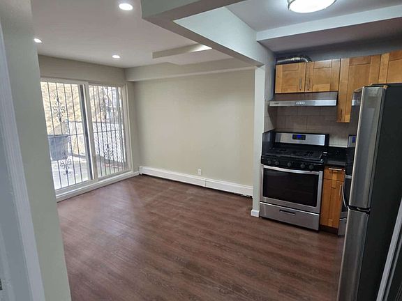 3rd image of 2005 38th St #1