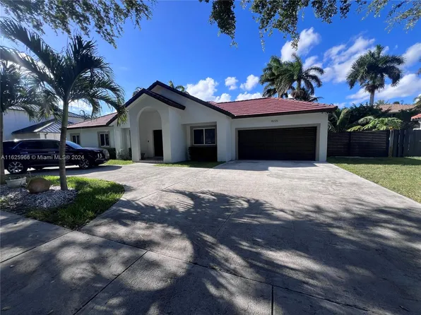 8235 NW 156th Ter, Miami Lakes, FL 33016