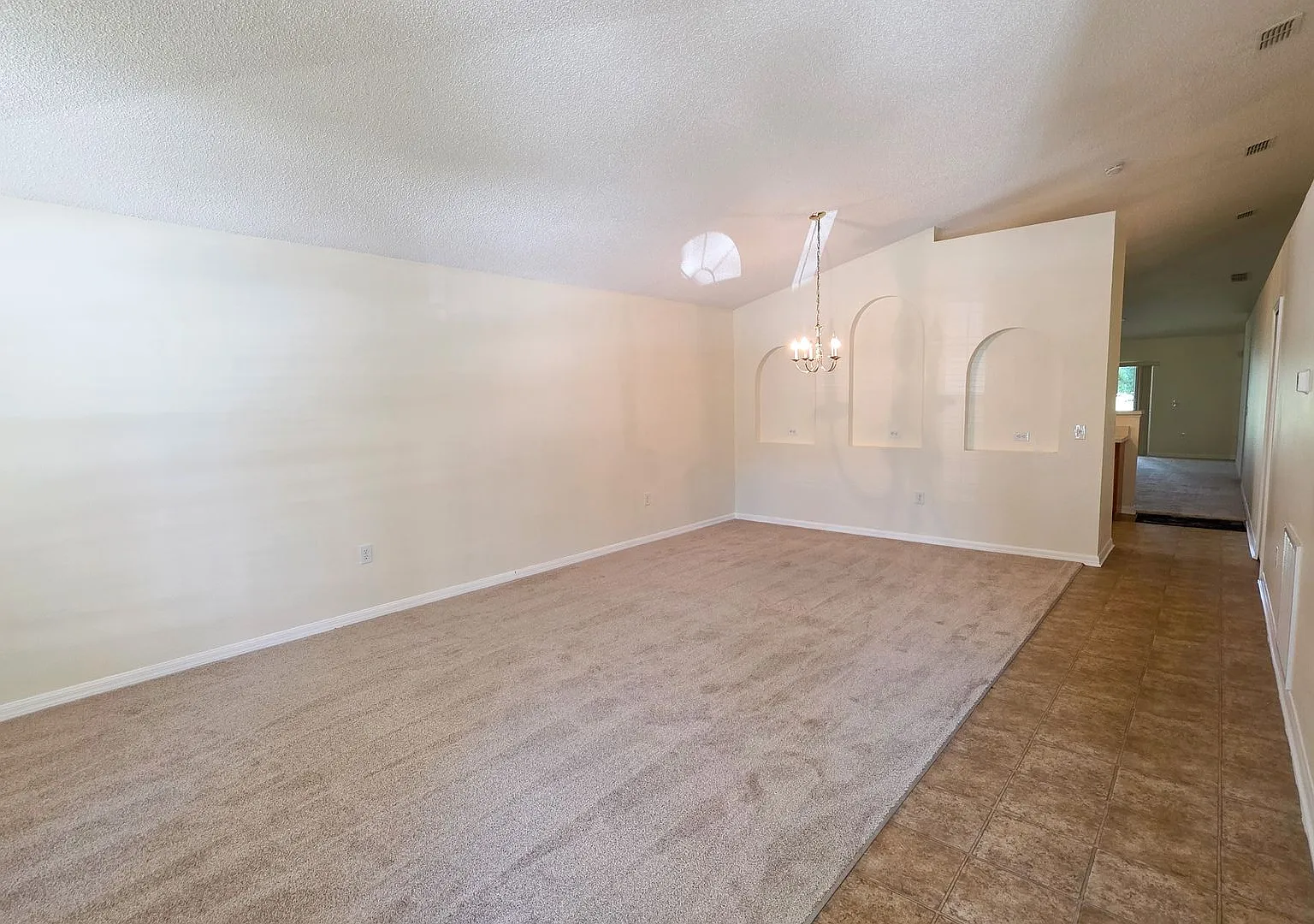 4/2 in Majestic Oaks — Photo 2