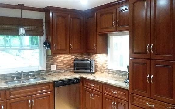 5th image of 3021 Cedar Crest Dr