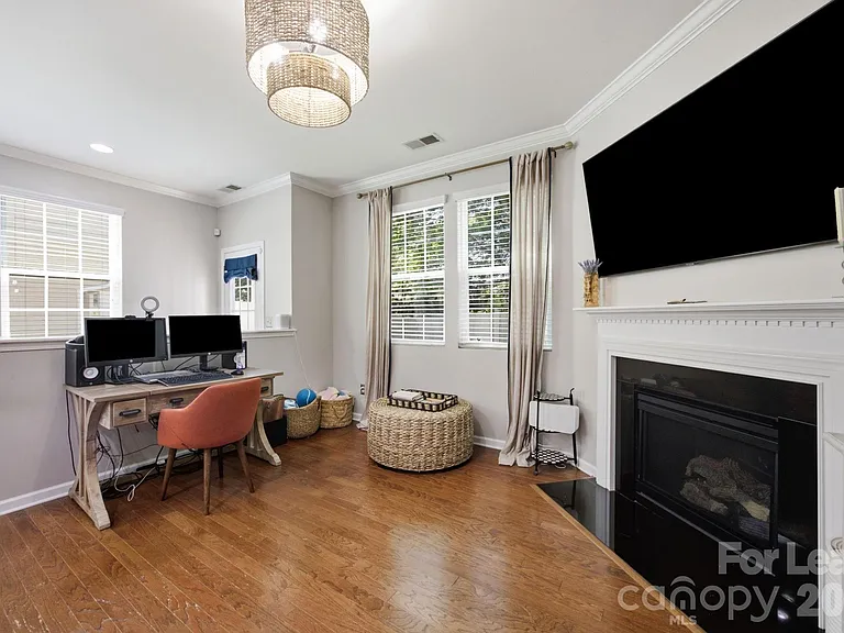 7037 Broughton Ln — Photo 5