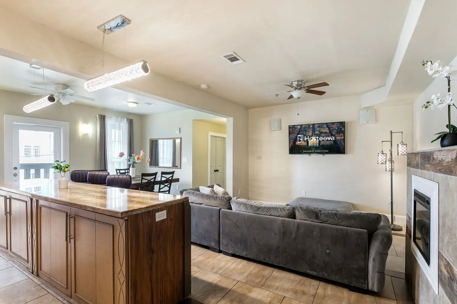 4 bed, 2.0 bath, 1797 sqft, $8,887 — Photo 2