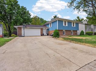 32 Kenfield Cir, Bloomington, IL 61704