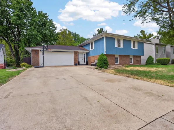 32 Kenfield Cir, Bloomington, IL 61704