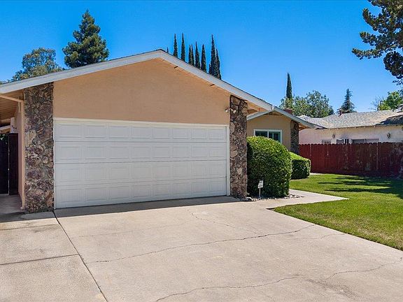 3rd image of 1016 Lillian Dr