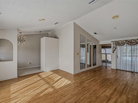 4th image of 3732 Surrey Ln