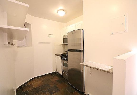 5th image of 515 W 46th St APT 3B