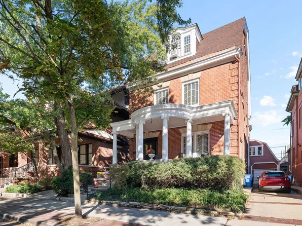 832 W Junior Ter, Chicago, IL 60613