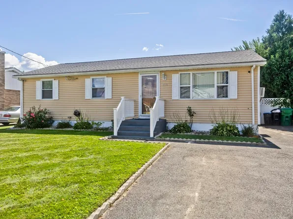 115 Blanchwood Ave, Chicopee, MA 01013