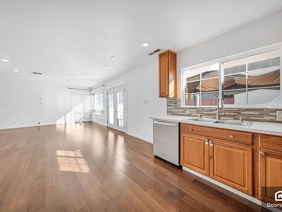 4th image of 5446 Mayland Ave