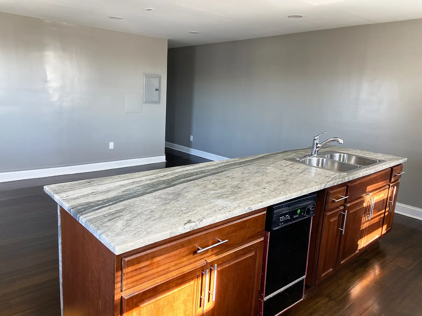 2 bed, $1,400 — Photo 3