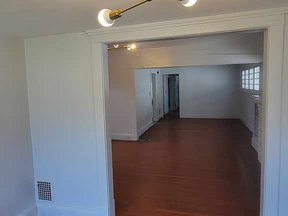 3rd image of 320 Newburgh Ave