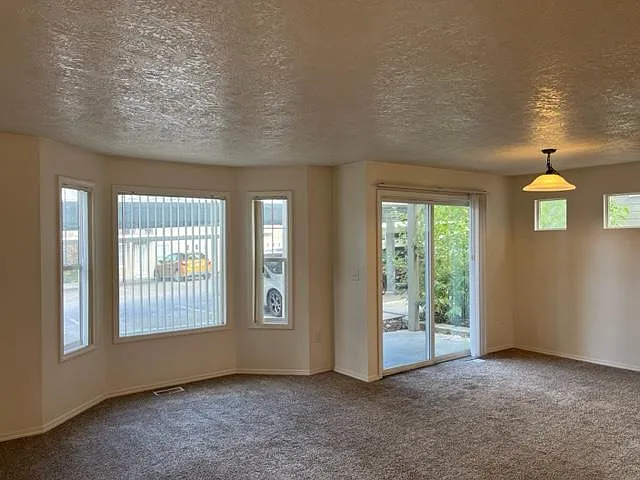 Building Photo - 2527 S Owyhee St #102