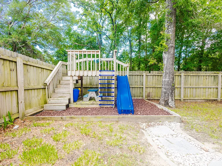 557 Valparaiso Pkwy — Photo 29