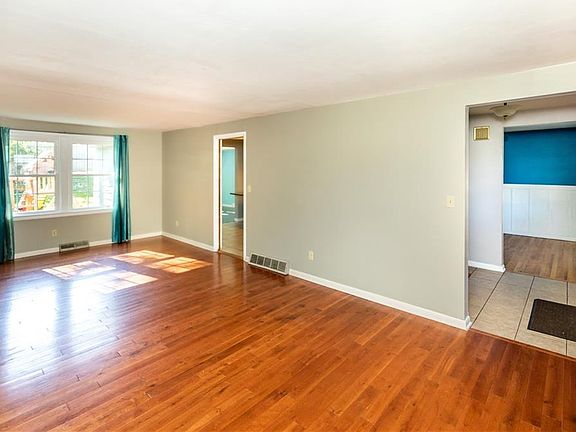 5th image of 207 Usonia Ave