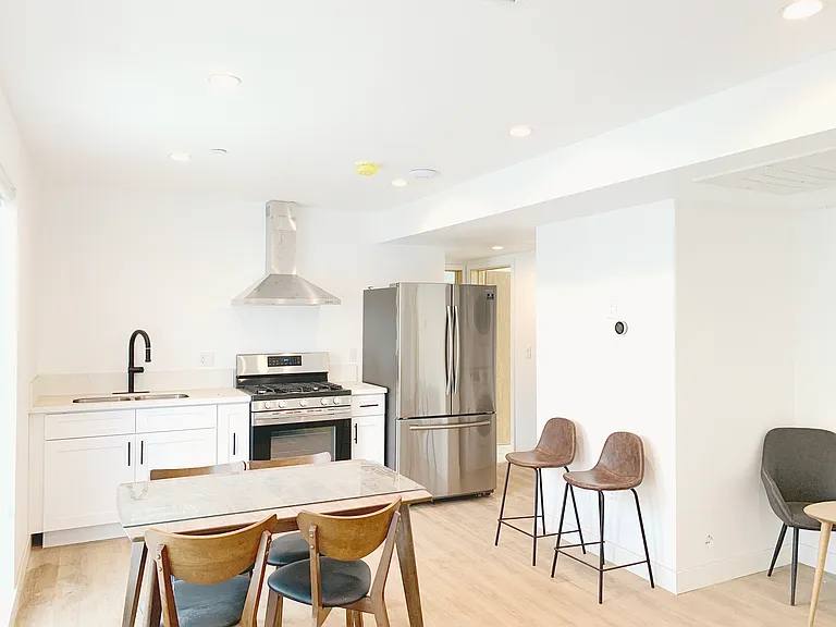 1436 W 36th Pl — Photo 1