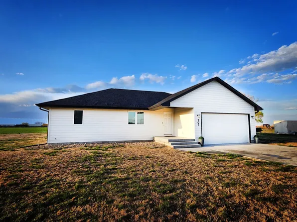 707 Ayres St, Shelton, NE 68876