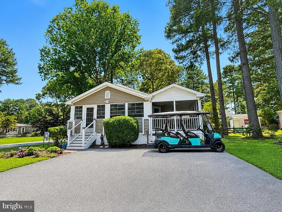 1st image of 33502 Lakeshore Cir #2833