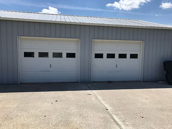 2 car detached garage 