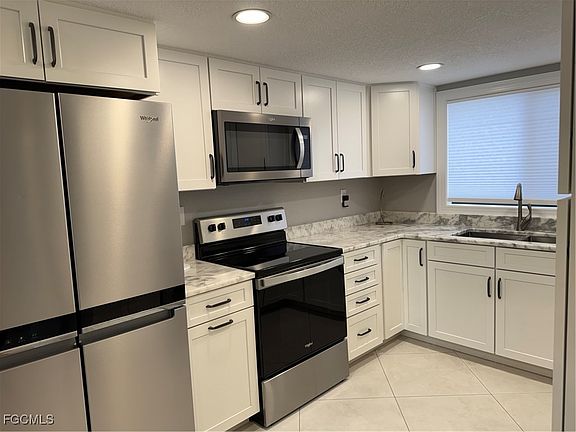 4th image of 3722 SE 12th Ave APT 1A