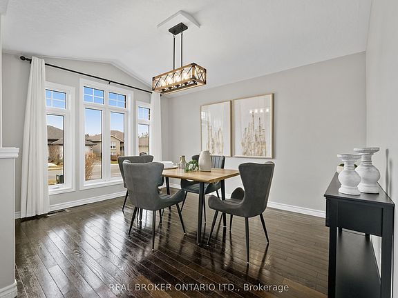 2nd image of 31 Fox Den Dr