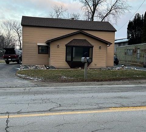 5th image of 804 Washington St