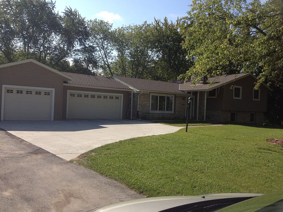 1st image of N27W26643 Lauderdale Dr