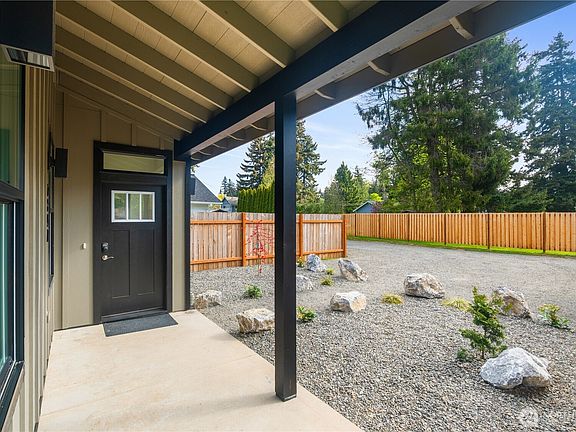 3rd image of 2907 Cedarwood Avenue