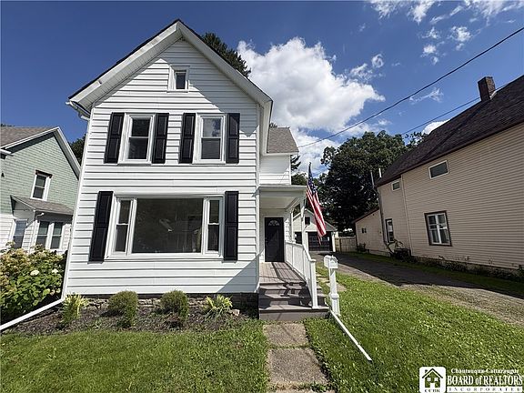2nd image of 129 S 11th St