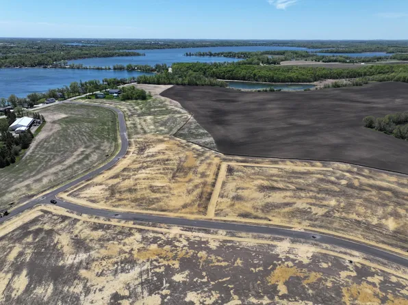 16 Chainview Dr NW, Alexandria, MN 56308