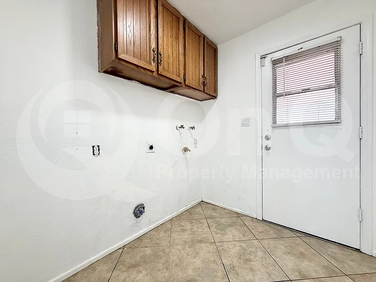 2439 E Elmwood St — Photo 26
