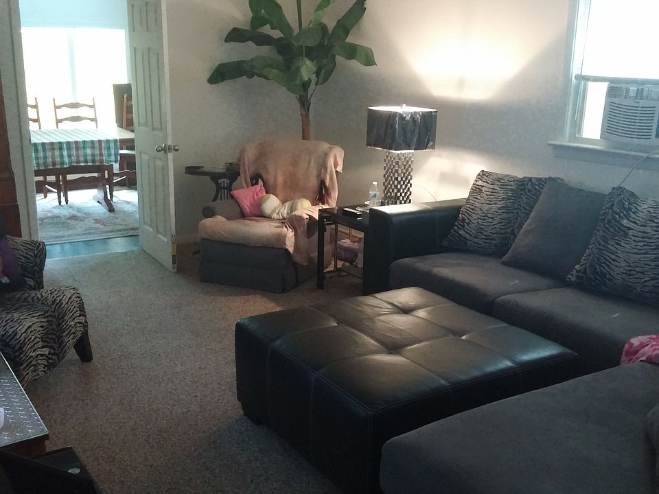 2nd image of 515 Hill Rd
