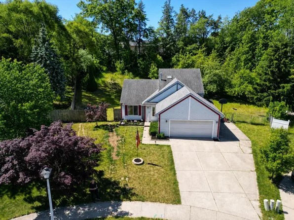 5705 Gatewood Dr SE, Kentwood, MI 49508