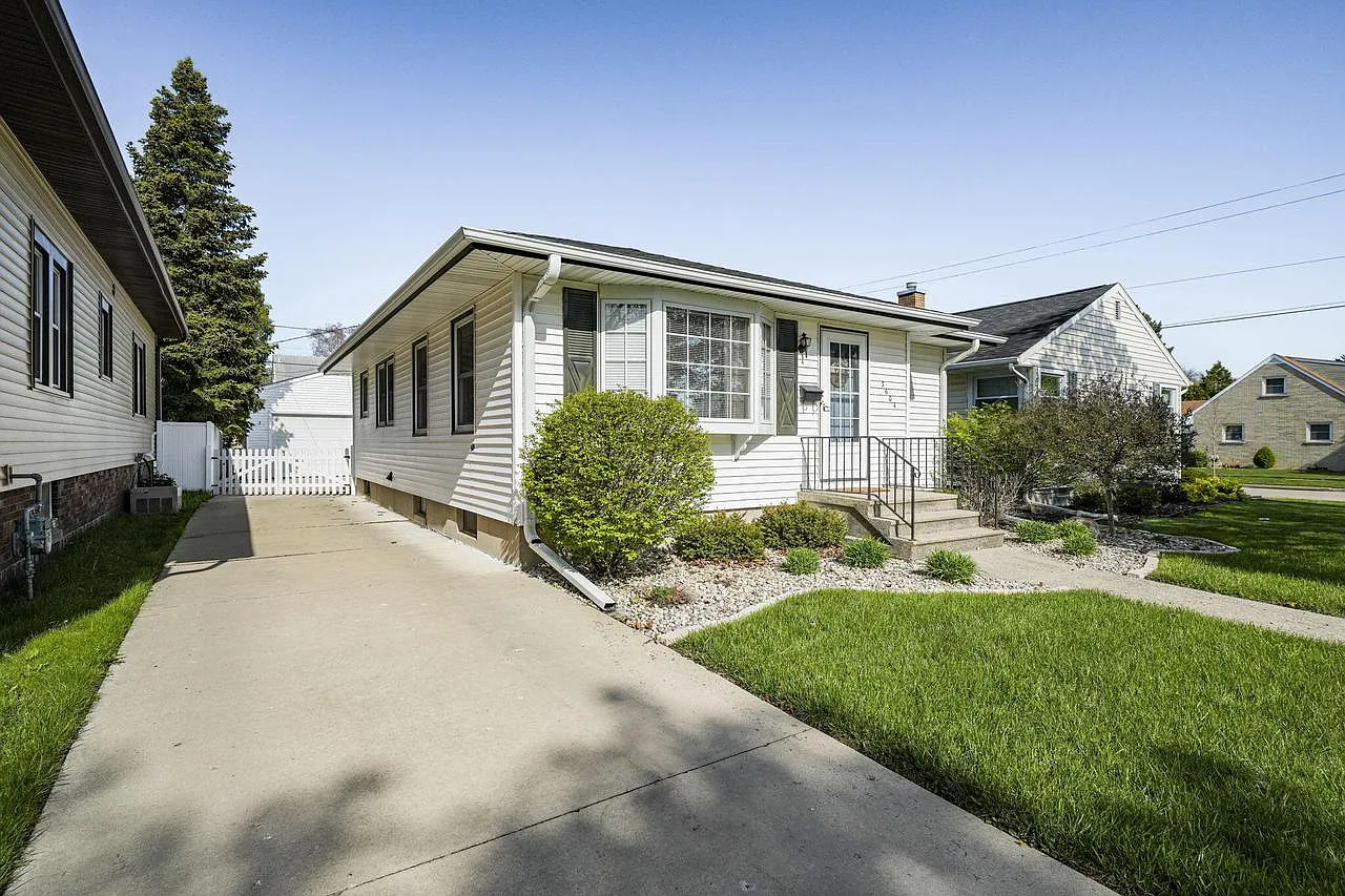 3604 19th AVENUE photo 1