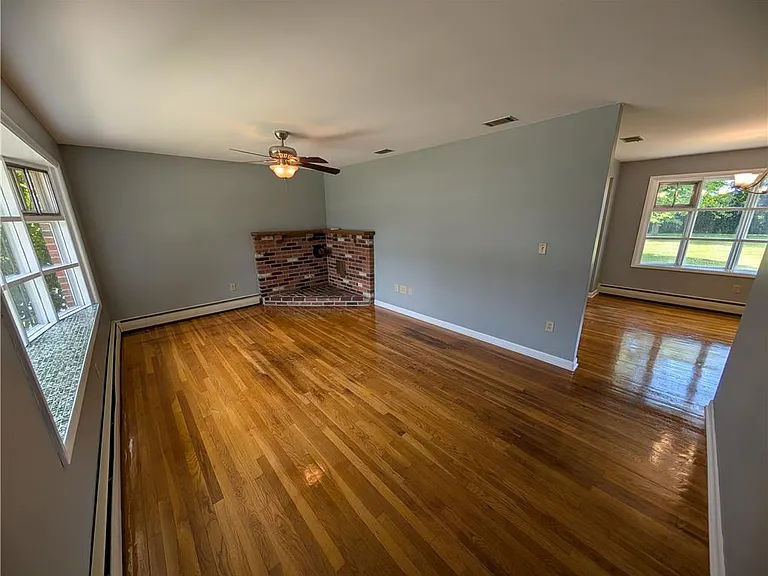 230 Diamond St — Photo 4