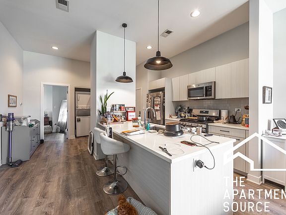 2nd image of 2247 W Lawrence Ave #401
