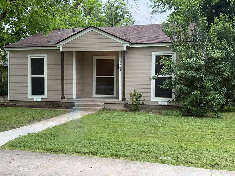 1203 S 5th St — Photo 1