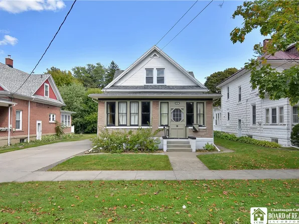 17 Beckman Ave, Westfield, NY 14787