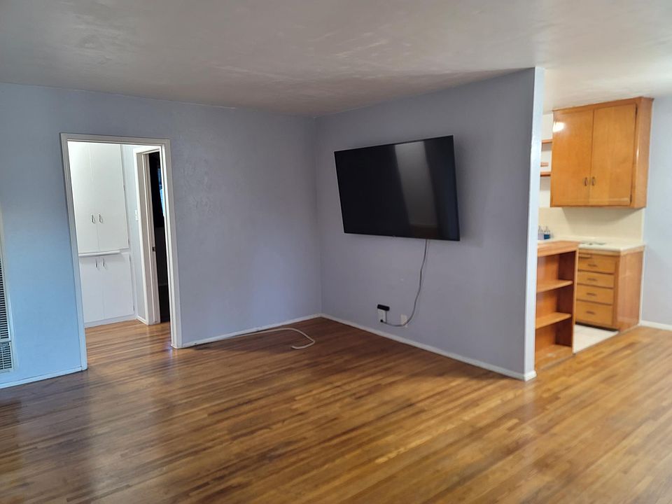 1st image of 1020 E 2nd St Unit 6