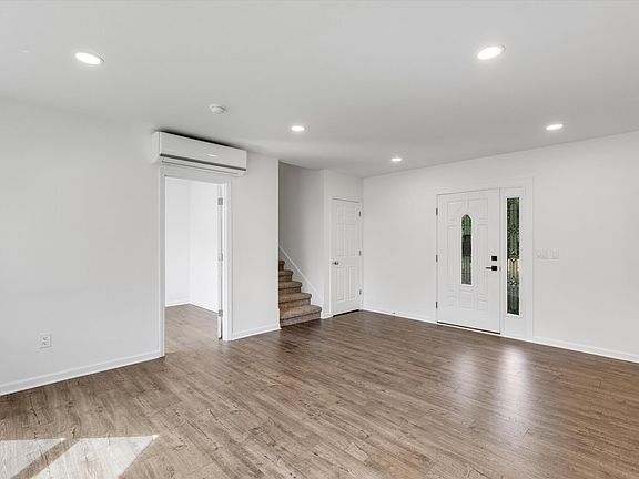 2nd image of 9755 Portage Trl