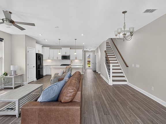 5th image of 141 Trailview Ln
