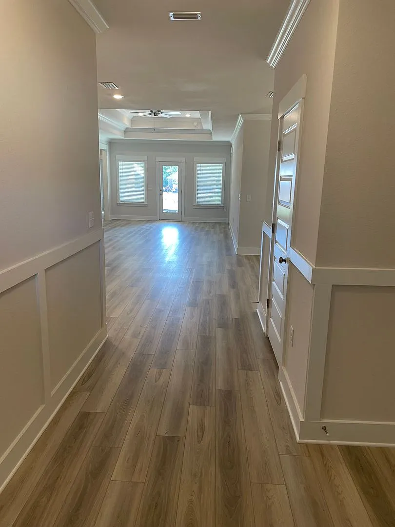 3 Bedroom/2 Bathroom with Office Minutes from Local Beach! — Photo 2
