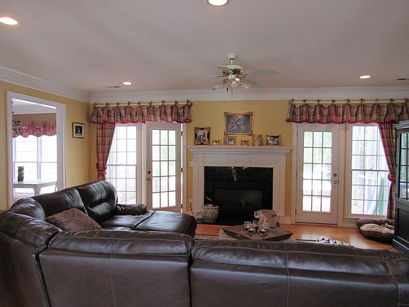 3rd image of 305 Palatine Pl