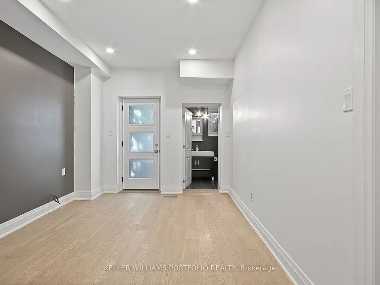 35 Humberside Ave #2 — Photo 14