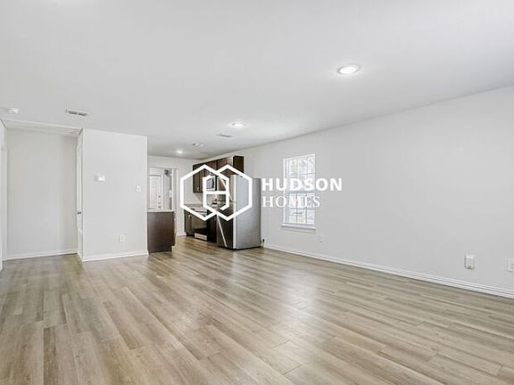 4th image of 918 San Antonio St