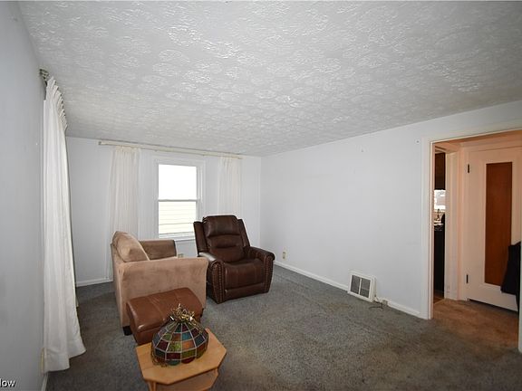 5th image of 748 Meadowbrook Ave SE
