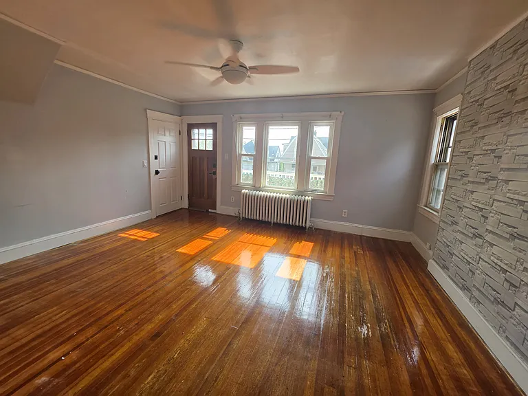 81 Waring Pl #2 — Photo 4
