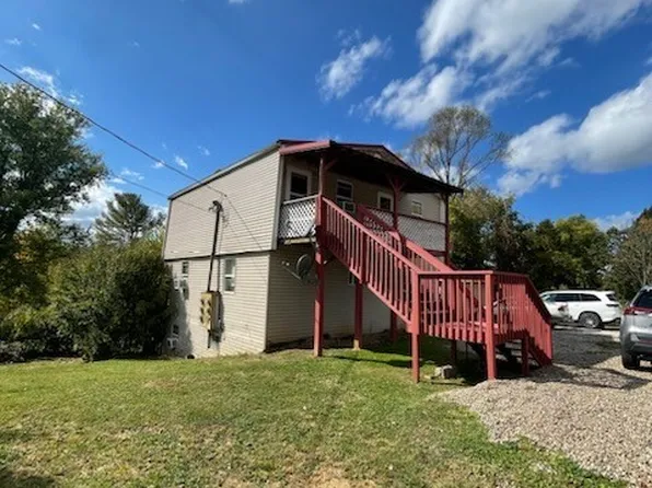 2677 Greenhills Rd, Ravenswood, WV 26164
